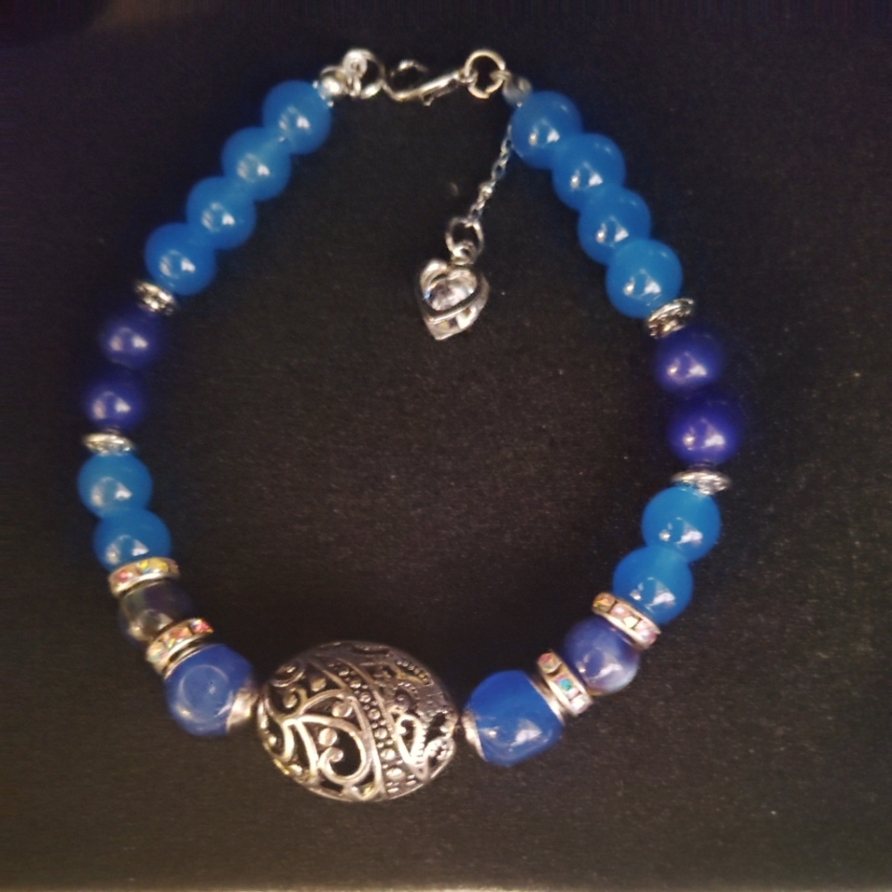 Elegant Blue Beaded Bracelet with Silver Accents